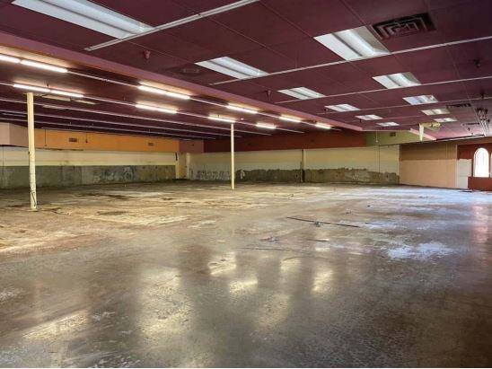 Unit 112 — open floor of the former grocery anchor (~15,600 SF)